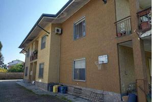 Immobile in asta di 297 m² con 5 locali e box auto