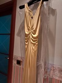 abito smanicato con foulard