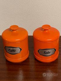 Set due barattoli cucina vintage plastica dura