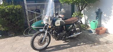 Motocicletta con sidecar stile vintage