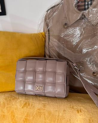 Borsa intrecciata tortora stile Bottega Veneta