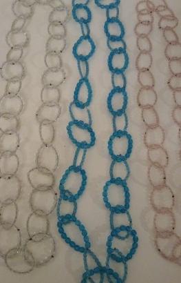 Collana lunga con cerchi in semicristalli