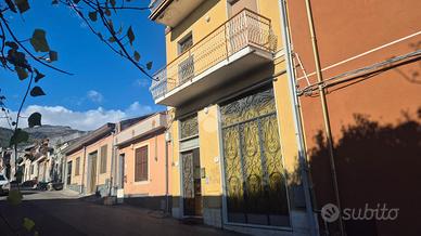 CASA INDIPENDENTE A ZAFFERANA ETNEA