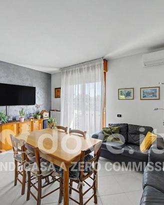 Appartamento di 133 m² con 5 locali e box auto a S