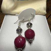 Orecchini con pendente in pietra naturale rossi