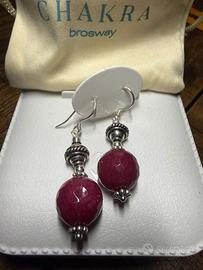Orecchini con pendente in pietra naturale rossi
