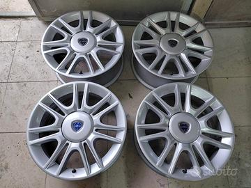 Cerchi in lega da 16 pollici per lancia y