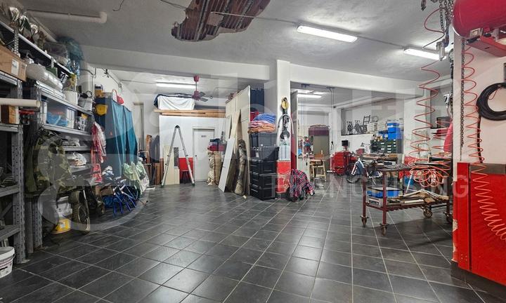 Pressi Via Dei Cantieri magazzino 150 mq