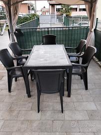 tavolo più 6 sedie più 2 sdraio 