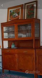 Credenza con vetrina in castagno massello