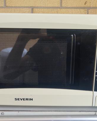 Forno Micronde Severin