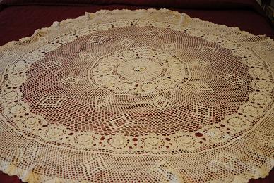 Tovaglia lavorata all'uncinetto