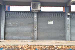 Locale commerciale fronte strada con deposito