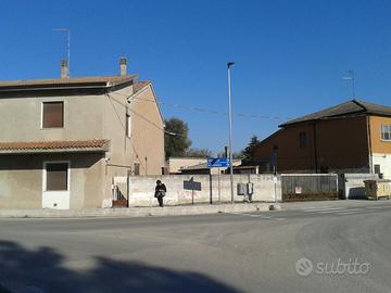 Immobile/magazzino/negozio