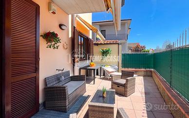 2 LOCALI AL PIANO TERRA CON GIARDINO PRIVATO E BOX