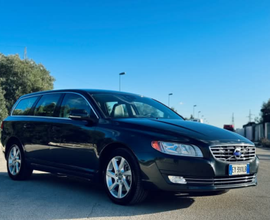 VOLVO V70 D3 "Momentum" 2015