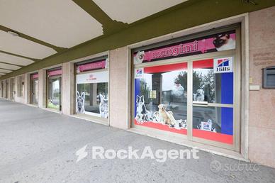 NEGOZIO PIAZZALE STAZIONE CENTRALE, OVADA