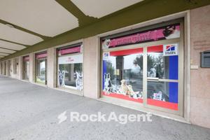 NEGOZIO PIAZZALE STAZIONE CENTRALE, OVADA