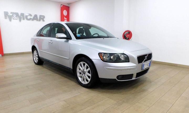 VOLVO - S40 - 2.0 D Momentum