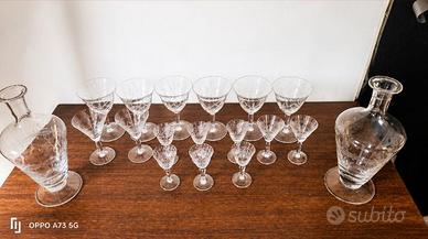 Completo di 16 calici e bicchieri più 2 decanter v