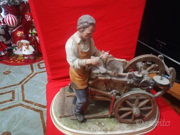 statua srrotino ceramica 