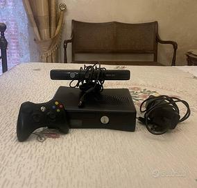 Xbox 360 Slim con KINECT e controller