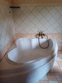 Vasca da bagno ad angolo