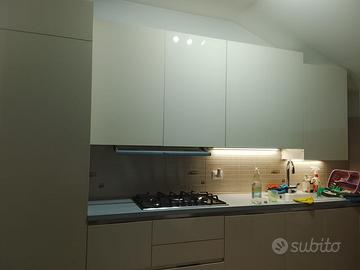 cucina con mobilio