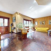 Appartamento quadrilocale con cantina.