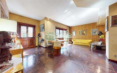 Appartamento quadrilocale con cantina.