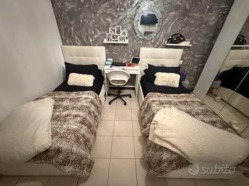 Due letti posto unico , con contenitore