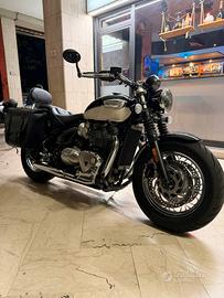 TRIUMPH BONNEVILLE 2023