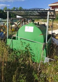 Cisterna con bacino di contenimento