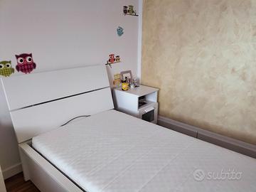 Letto singolo con contenitore e comodino