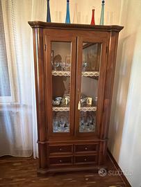 Vetrina/ cristalleria in legno con casetti