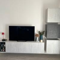 Mobile TV sospeso moderno