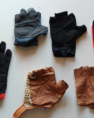 guanti scompagnati singoli , quasi tutti destri