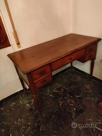 Scrivania legno con cassetti
