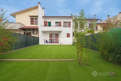 VILLETTA A SCHIERA A LIDO ADRIANO