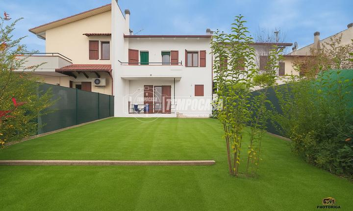 VILLETTA A SCHIERA A LIDO ADRIANO