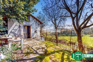 CASA INDIPENDETE IMMERSA NEL VERDE !!