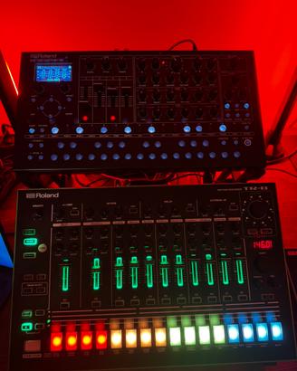 Roland SH-4d Roland TR-8
