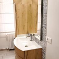 Mobile bagno sospeso con colonna