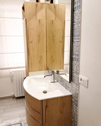Mobile bagno sospeso con colonna
