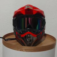 casco mtb con maschera e guanti