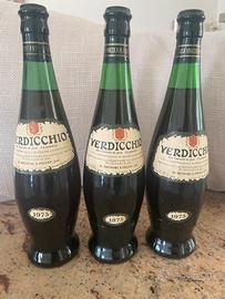 Bottiglia di vino verdicchio