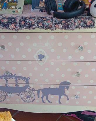 letto stanza bambina mobiletto