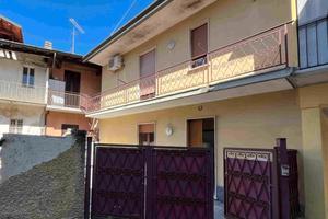 Porzione di casa, disposta su due livelli