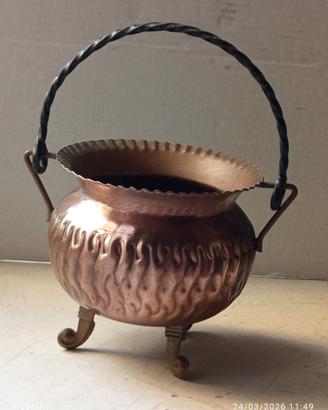 piccolo vaso in rame battuto