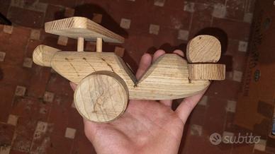 Aeroplano giocattolo in legno – vintage